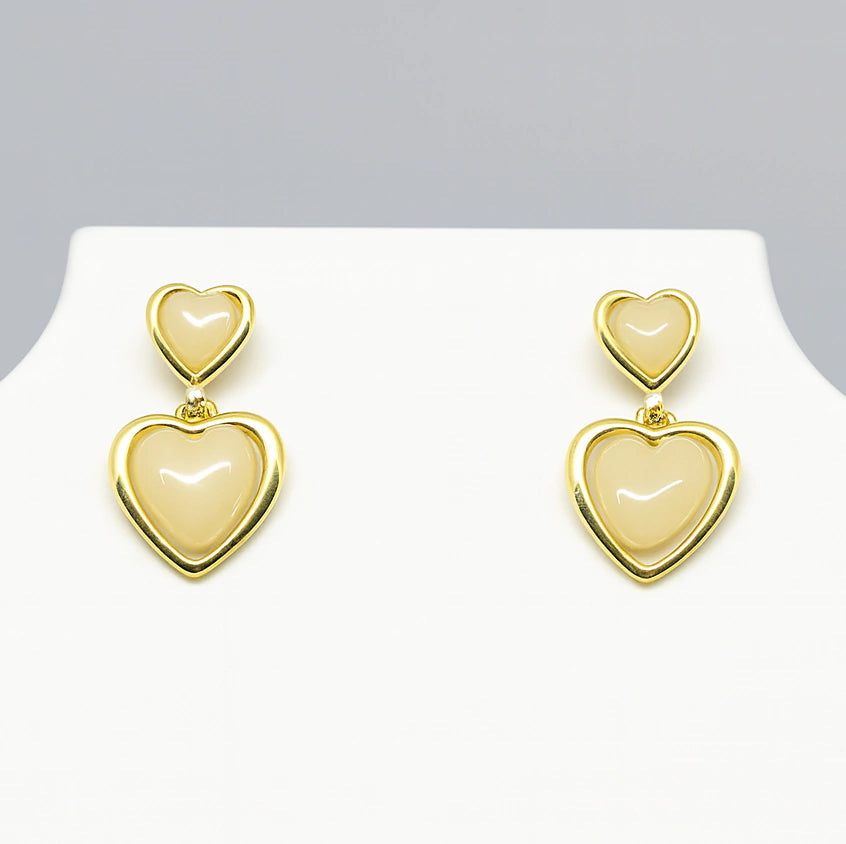 Brinco com Dois Corações Dourados